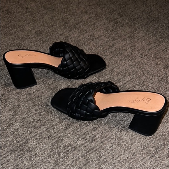 Seychelles Women's Black Braided Heeled Sandals - Picture 3 of 4